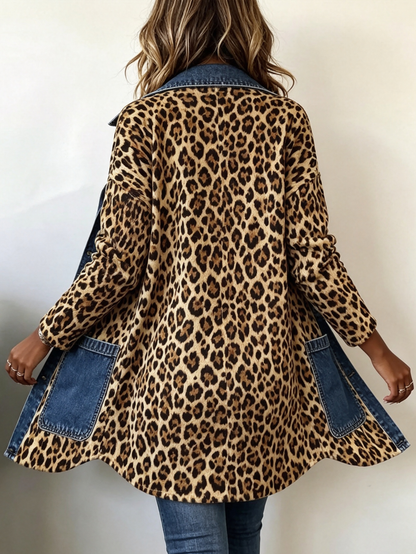 Lorena | Lange luipaardjas met denimdetails