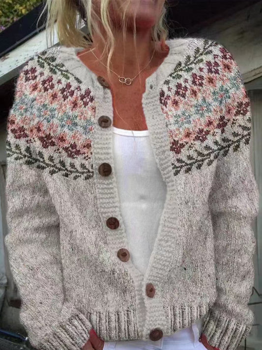 Astrid | Kaki vest met knopen en ronde hals, IJslands patroon, grof gebreid